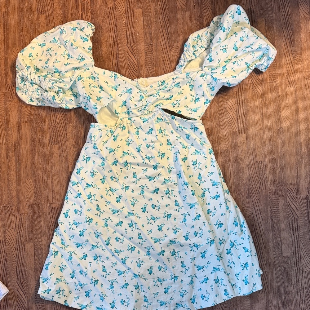 ZARA WHITE AND BLUE FLORAL DRESS SIZE SMALL